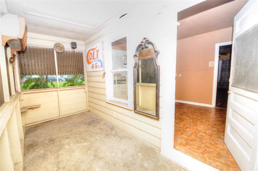 524 Zoe Street - Photo 1