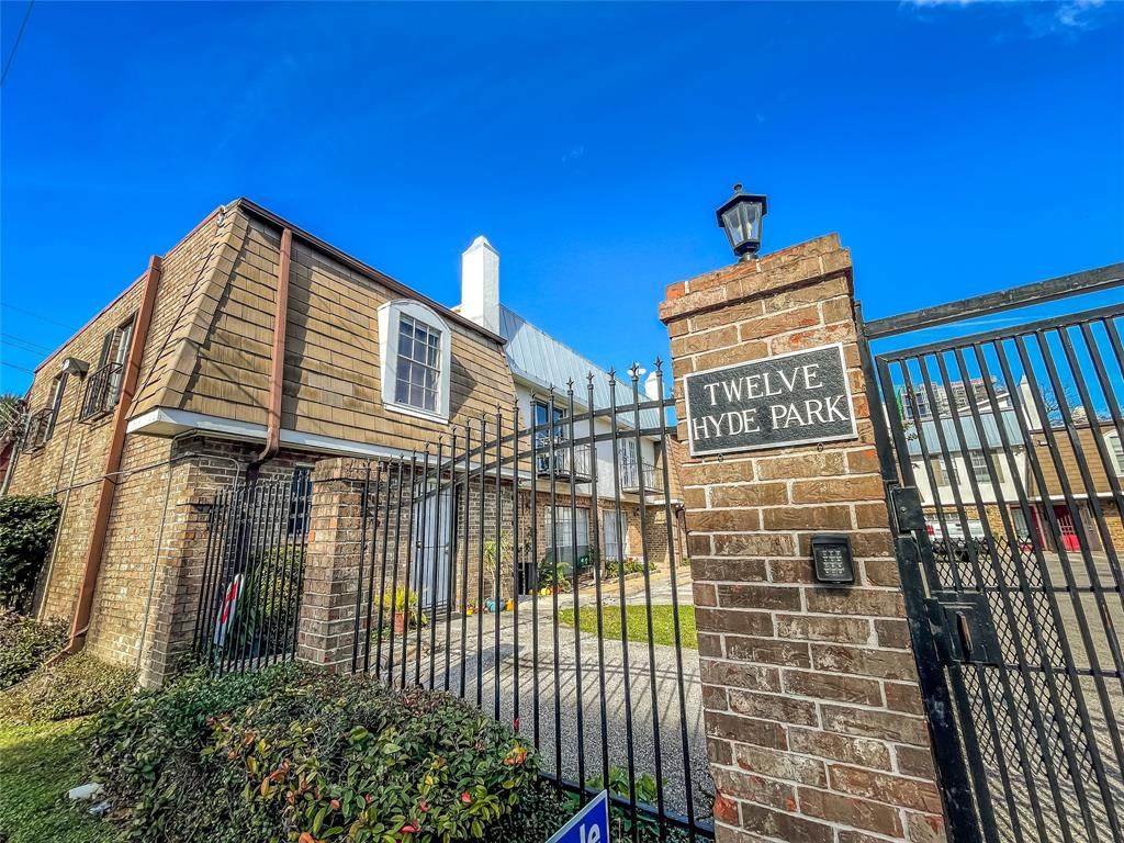 12 Hyde Park Boulevard - Photo 1