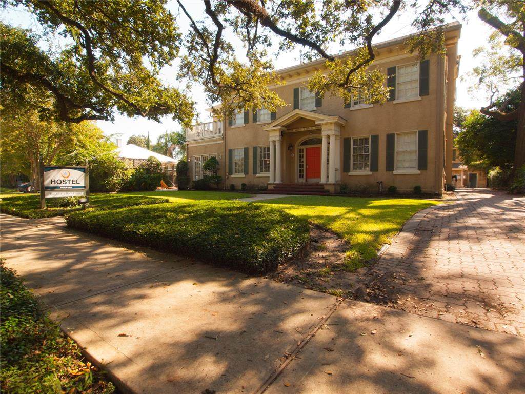 501 Lovett Boulevard - Photo 1