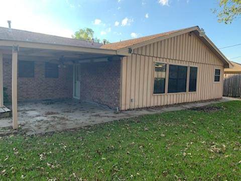 1033 Vine Drive - Photo 1