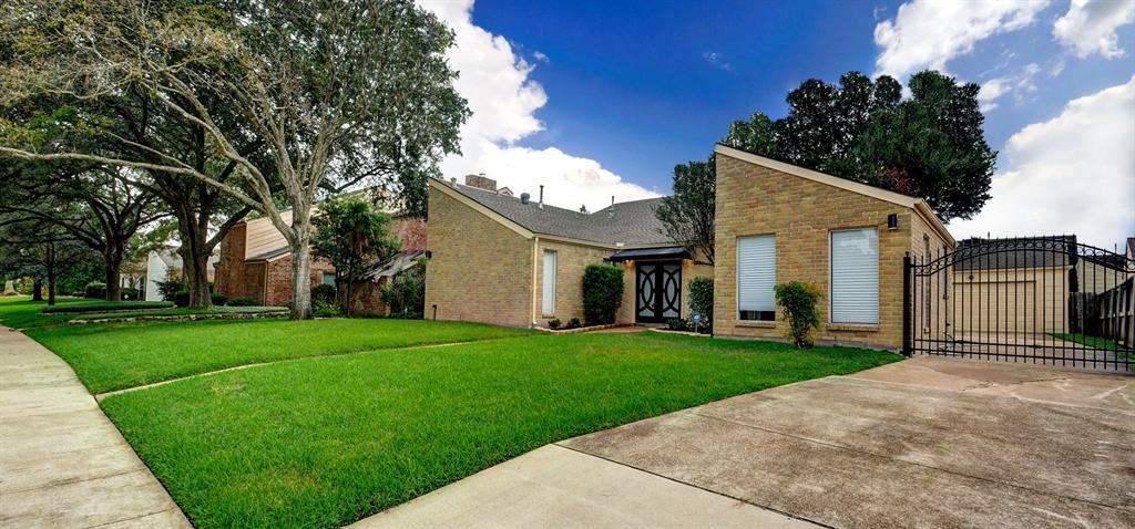 1607 Warwickshire Drive - Photo 1