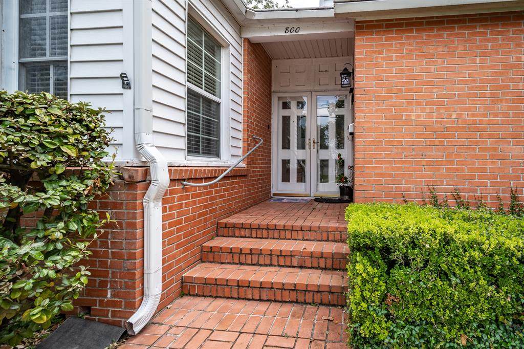 800 Jones Street - Photo 1