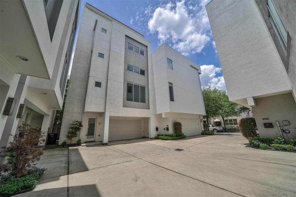 2425 Main Street - Photo 1