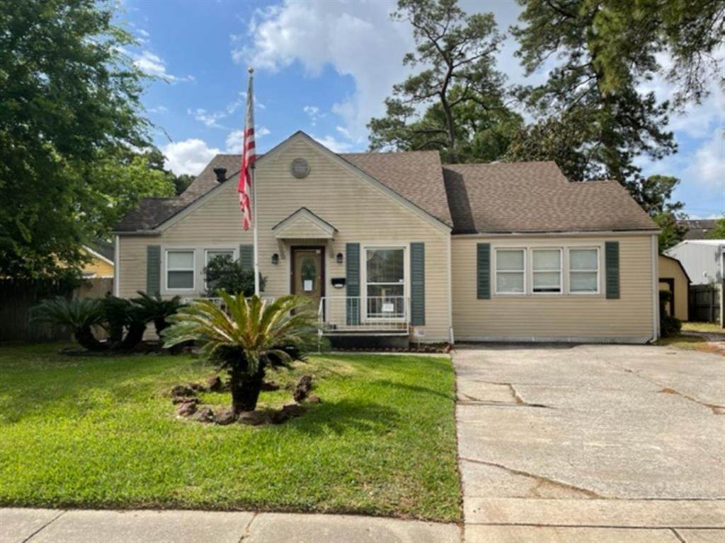 817 34th Street - Photo 1