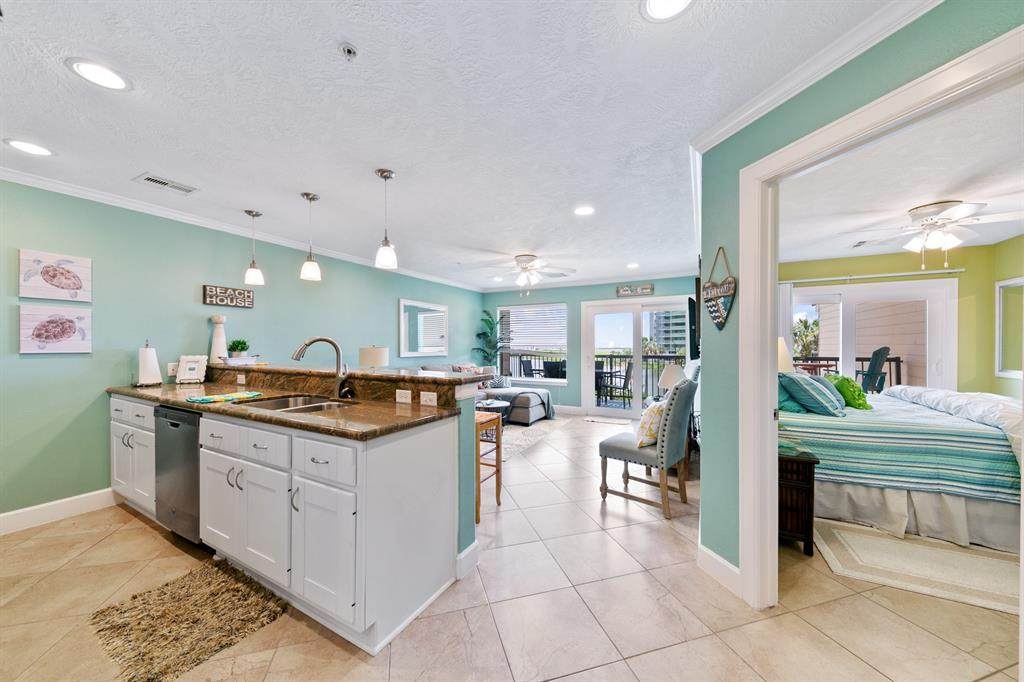9520 Seawall Boulevard - Photo 1