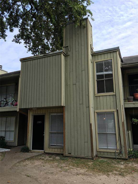 5625 Antoine Drive - Photo 1