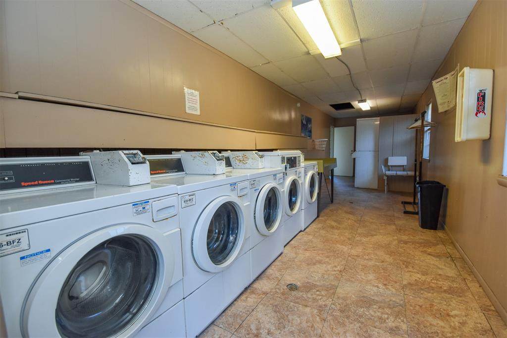 5252 Twin City Highway - Photo 1