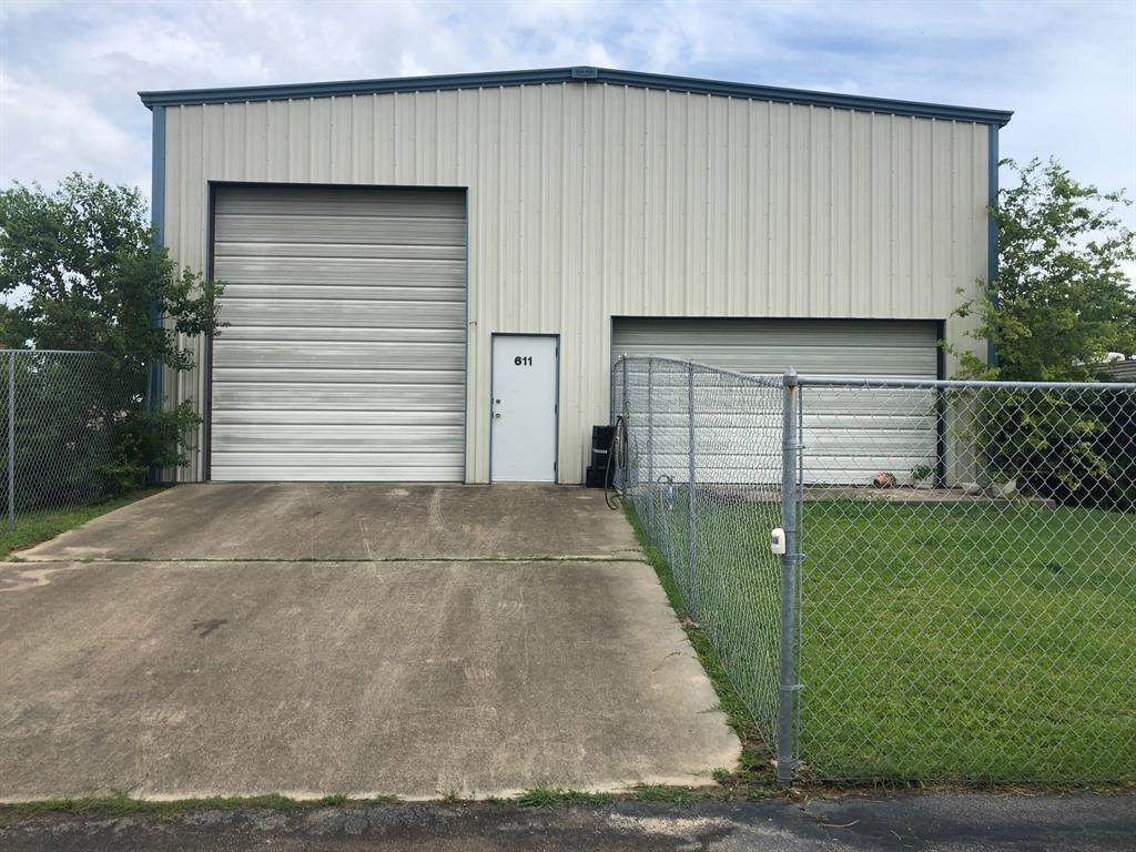611 9th Street - Photo 1