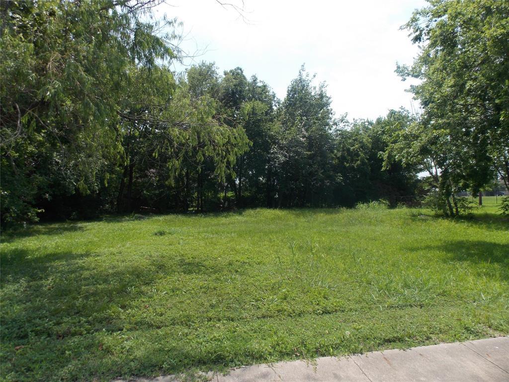 1624 Eastex Freeway - Photo 1