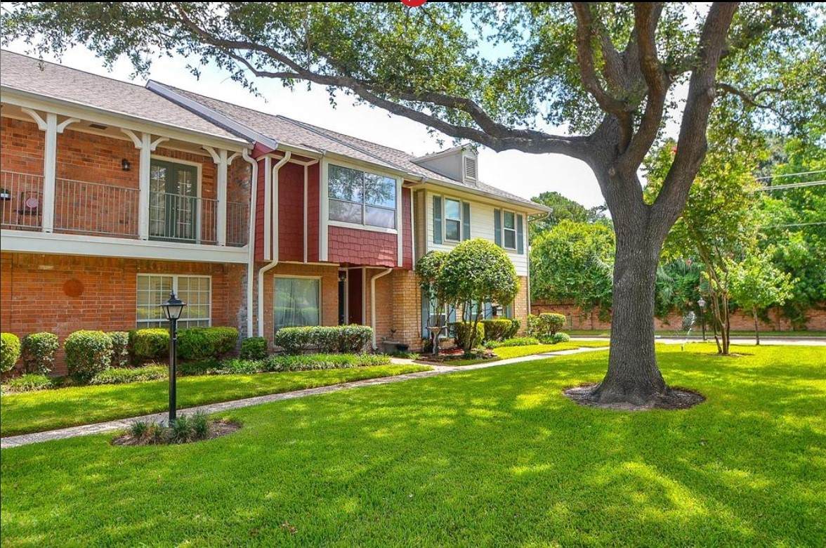 1573 Sam Houston Parkway - Photo 1