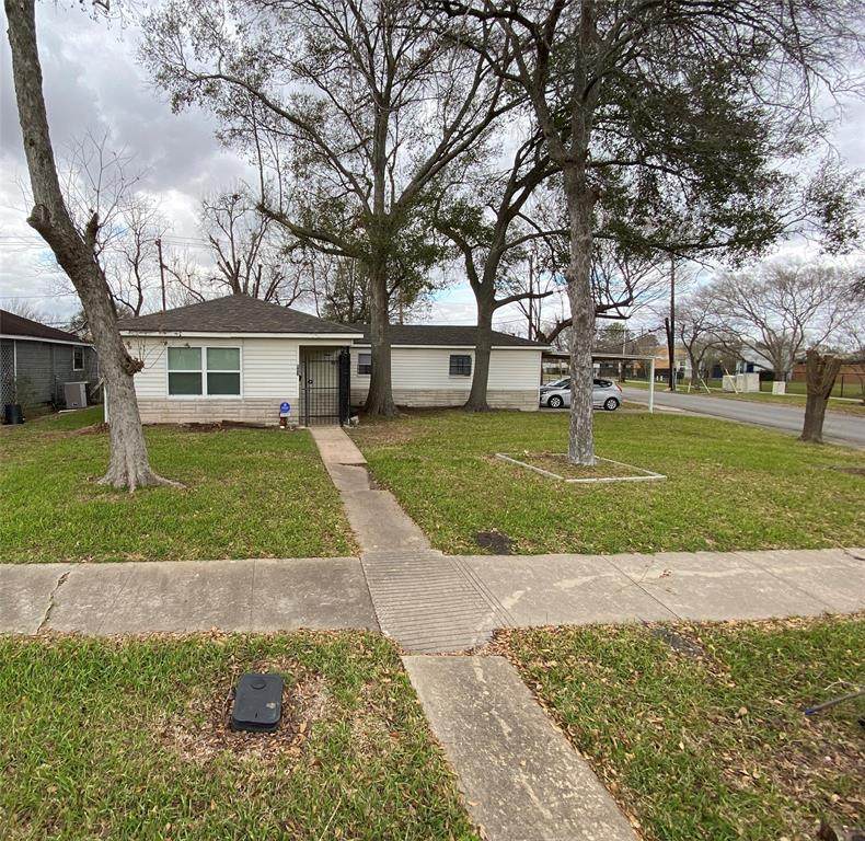 902 Ahrens Street - Photo 1