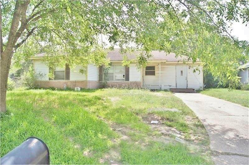 705 Horncastle Street - Photo 1