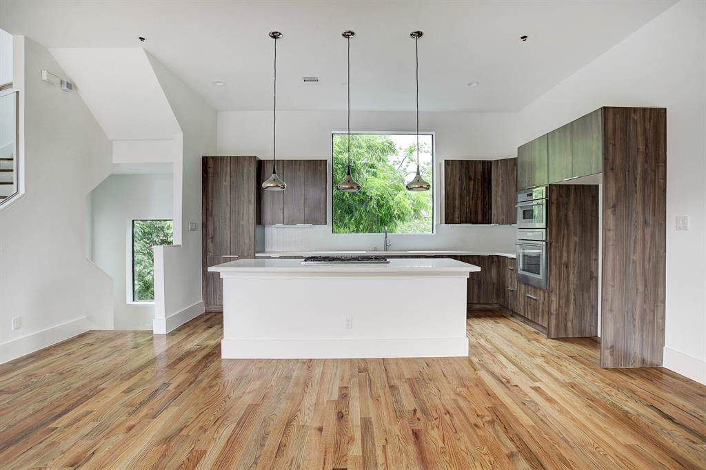 606 Oakley Street - Photo 1