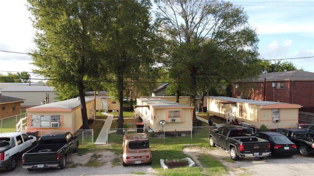 13927 Victoria Street - Photo 1
