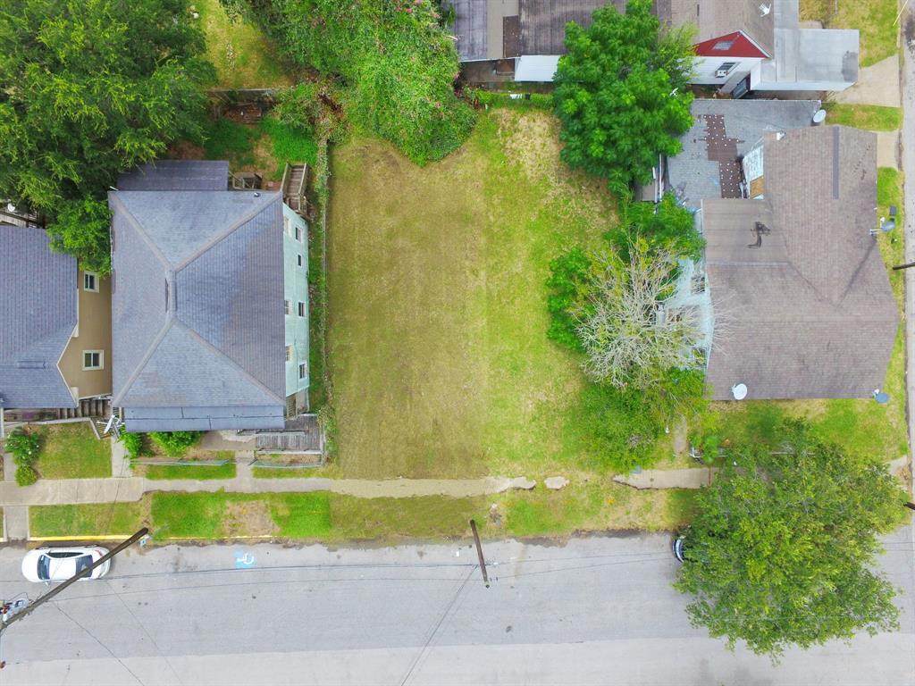 1207 32nd Street - Photo 1