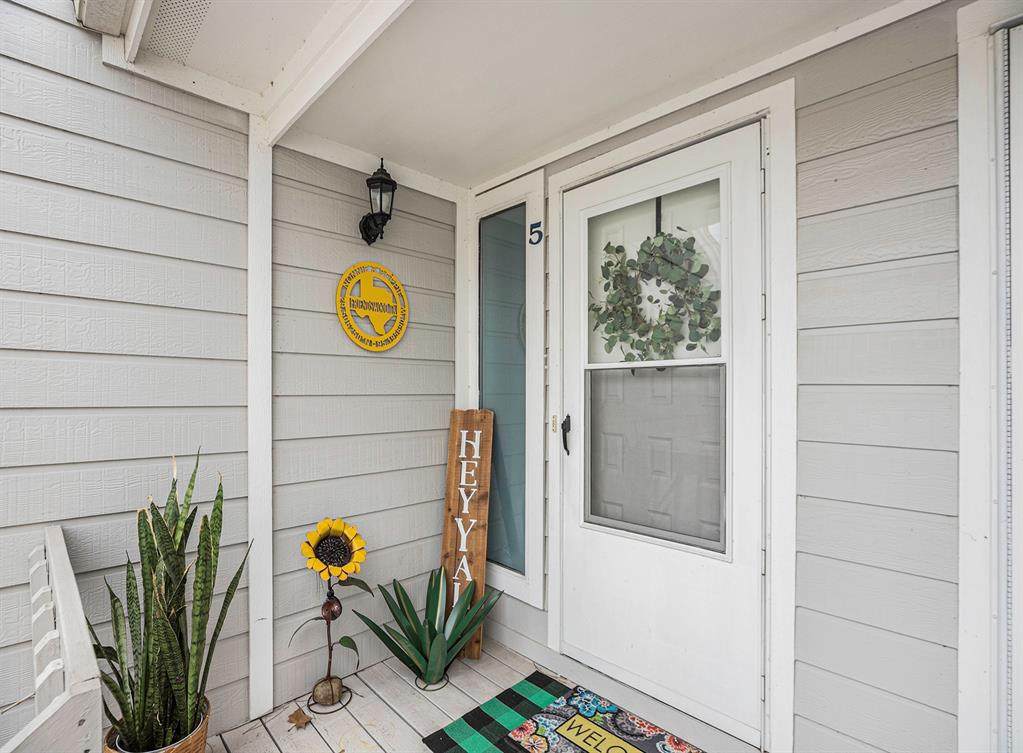5 Hideaway Drive - Photo 1