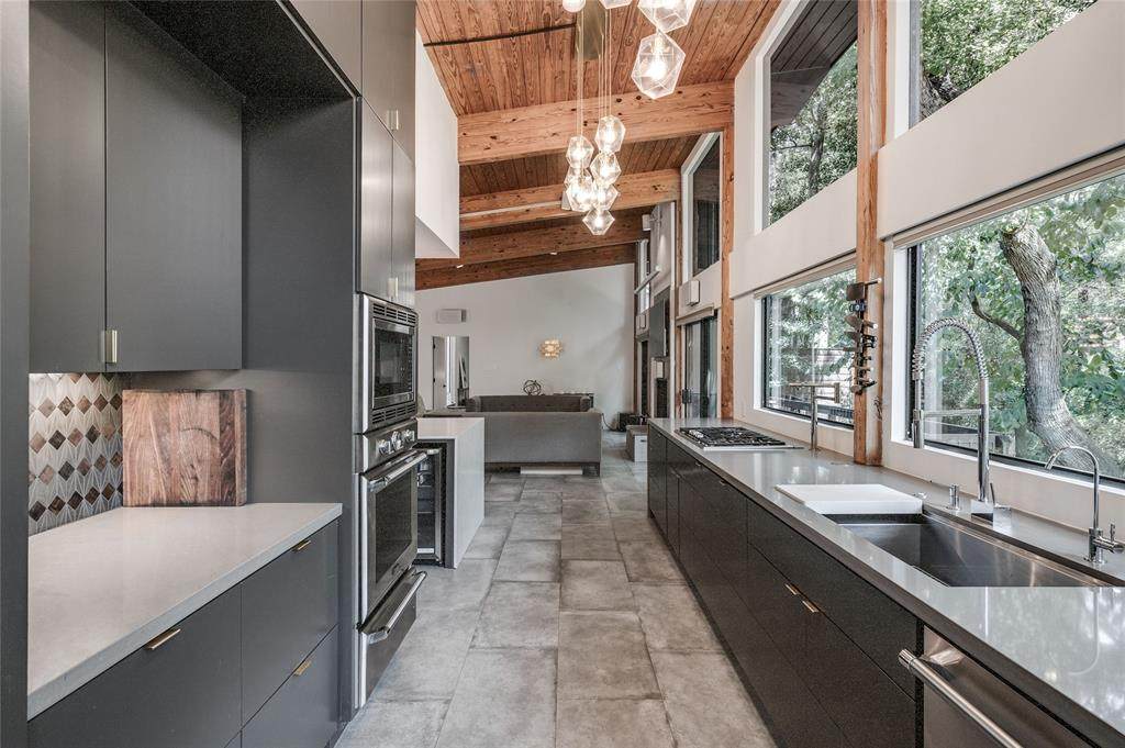 128 Stoney Creek Drive - Photo 1