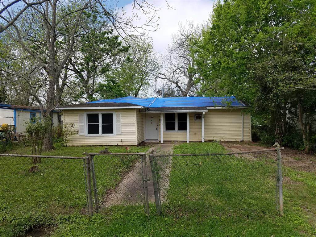 312 Lincoln Street - Photo 1