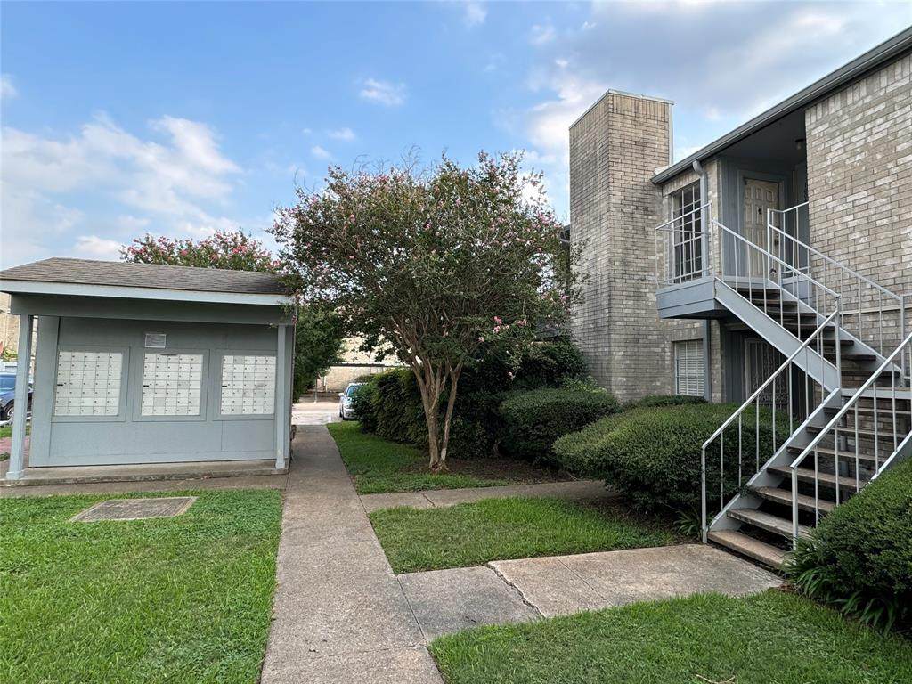 7400 Bellerive Drive - Photo 1