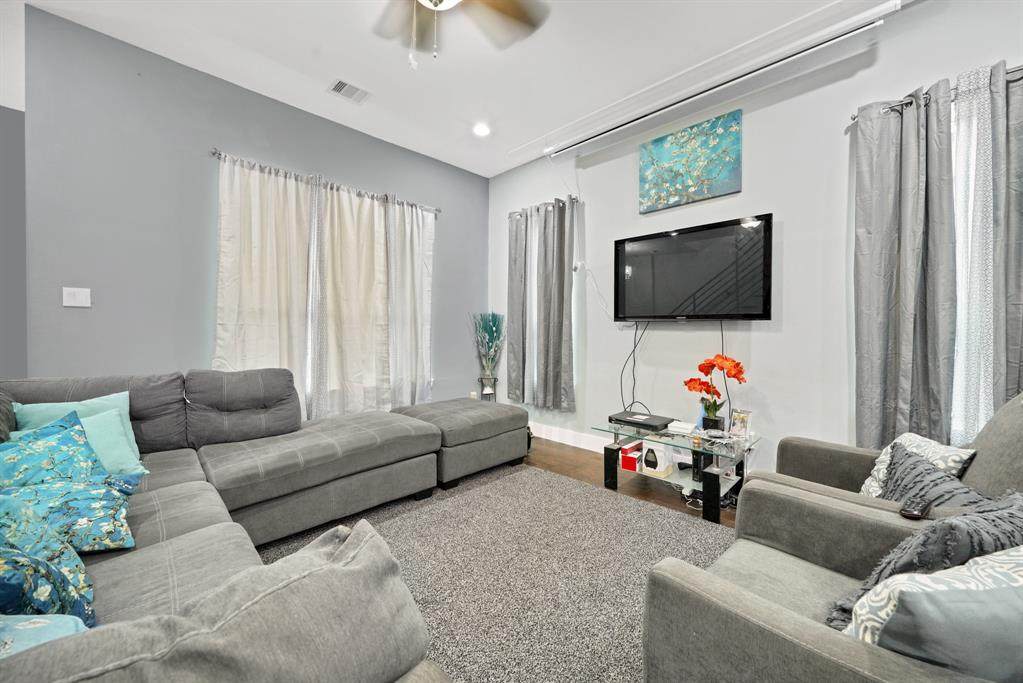 7513 Knox Street - Photo 1