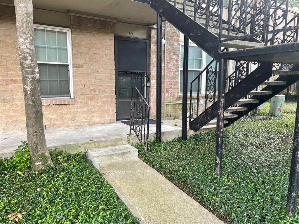 5550 Braeswood Boulevard - Photo 1