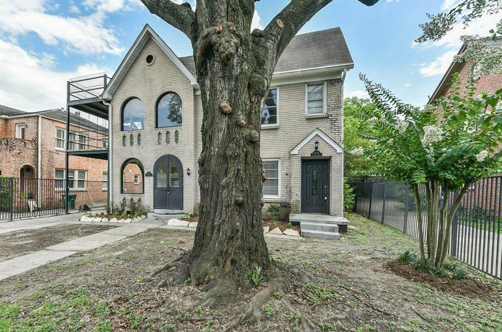 1635 Castle Court - Photo 1