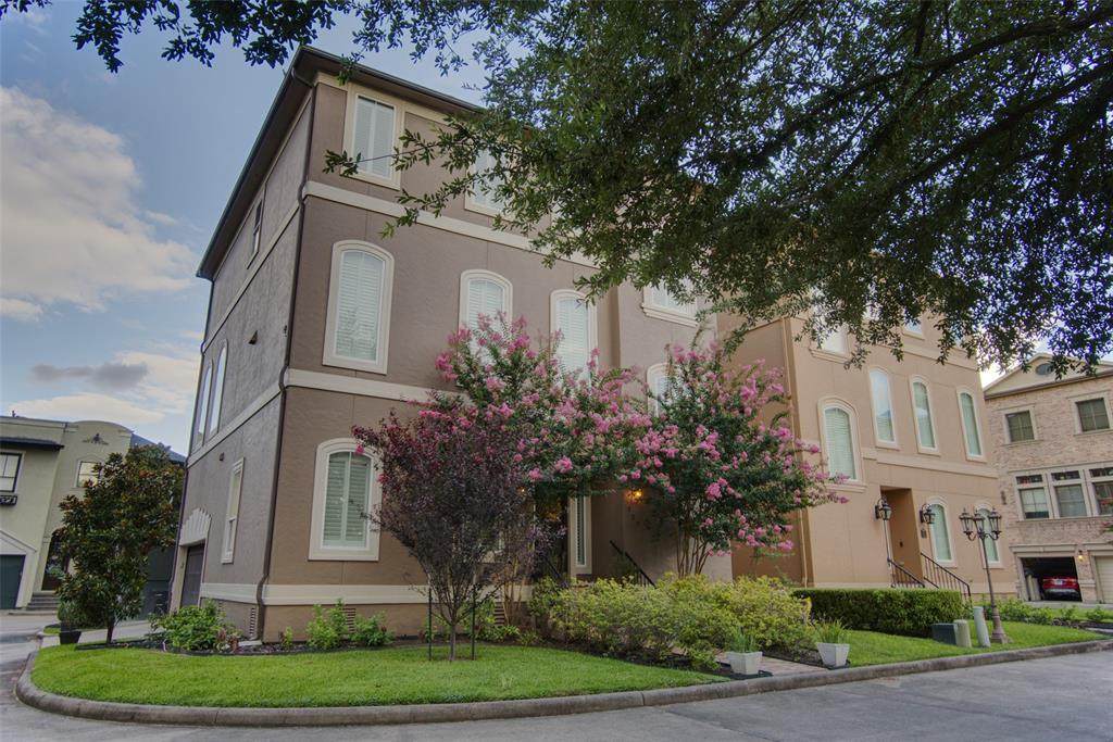 127 Vieux Carre Drive - Photo 1