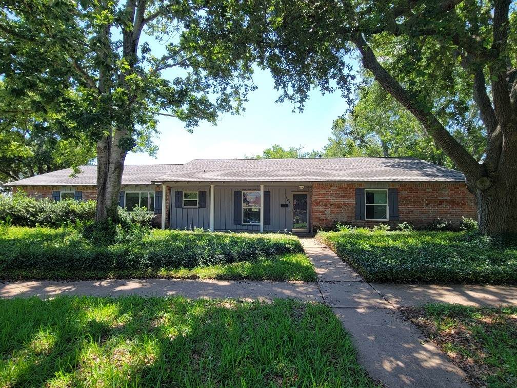 802 Seafoam Road - Photo 1