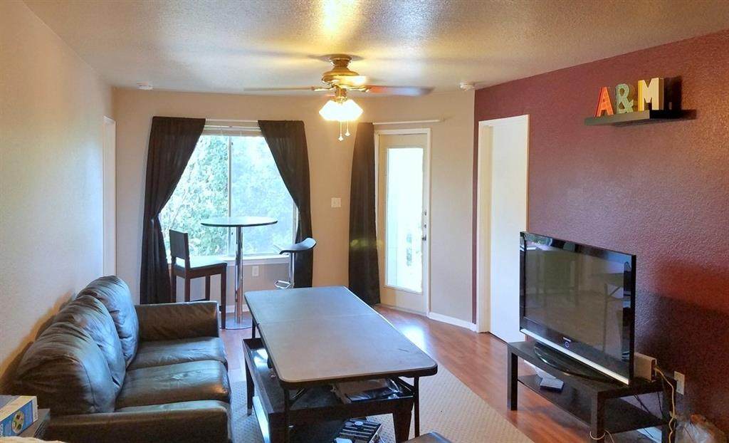 519 Southwest Parkway - Photo 1
