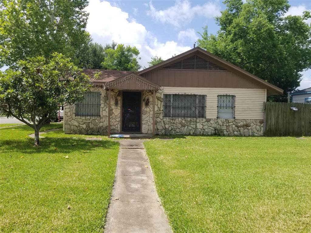 2101 7th Street - Photo 1