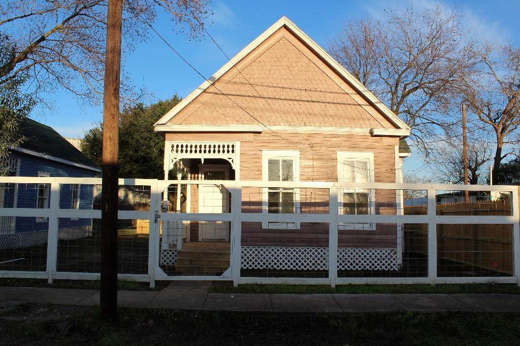204 Nagle Street - Photo 1