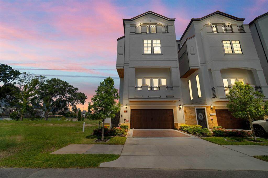 623 Live Oak Street - Photo 1