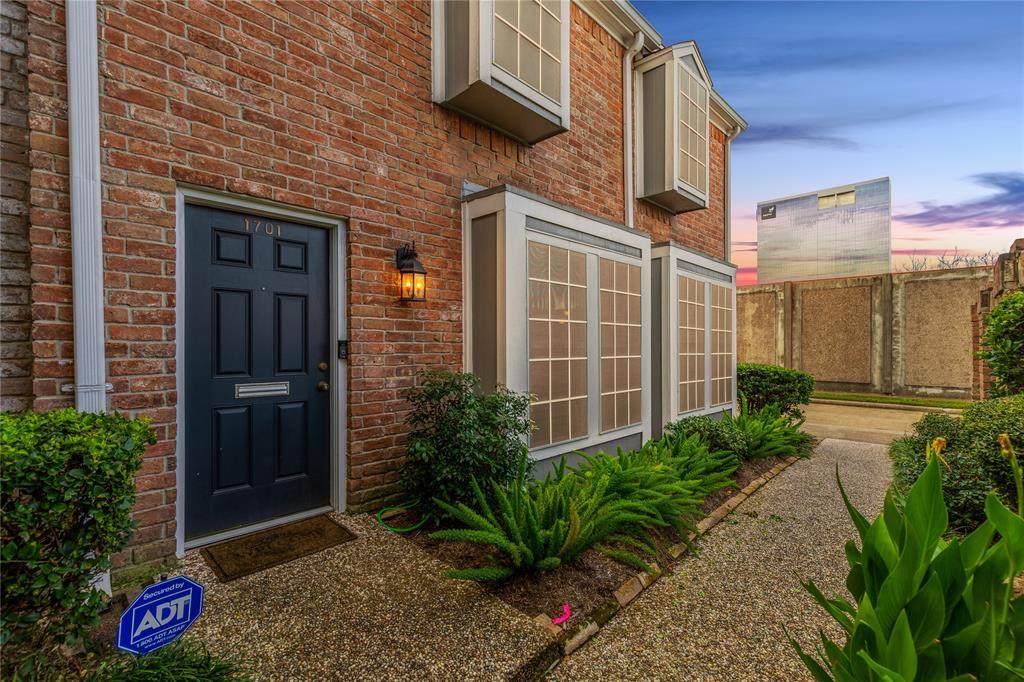 1701 Sam Houston Parkway - Photo 1