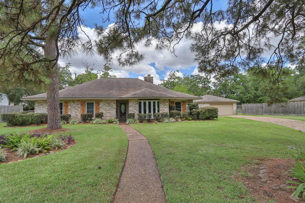 15 Whittier Drive - Photo 1