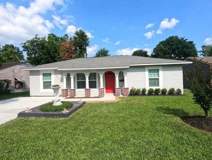 6235 Sherwood Drive - Photo 1