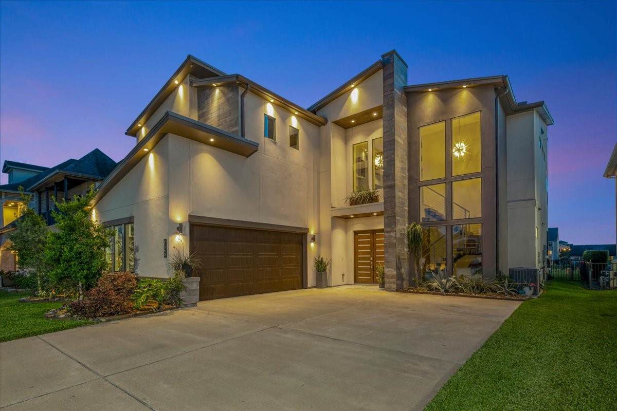 725 Pegasus Lane - Photo 1