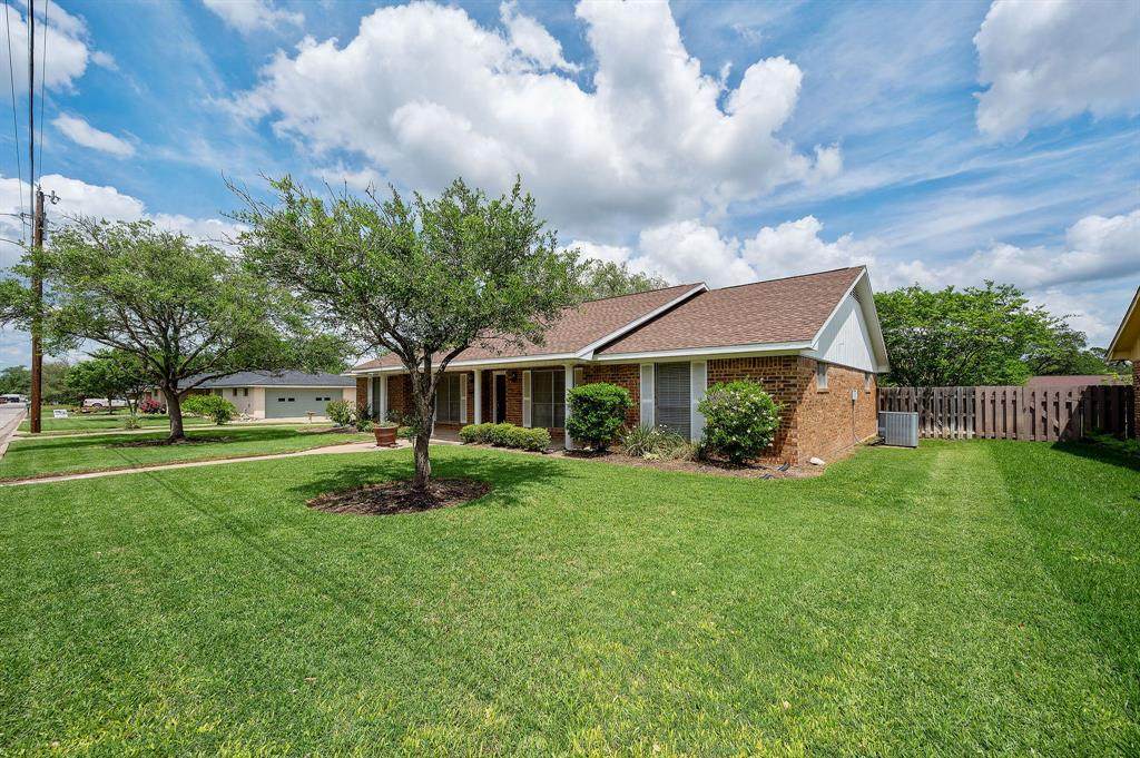 284 Woodland Ave - Photo 1