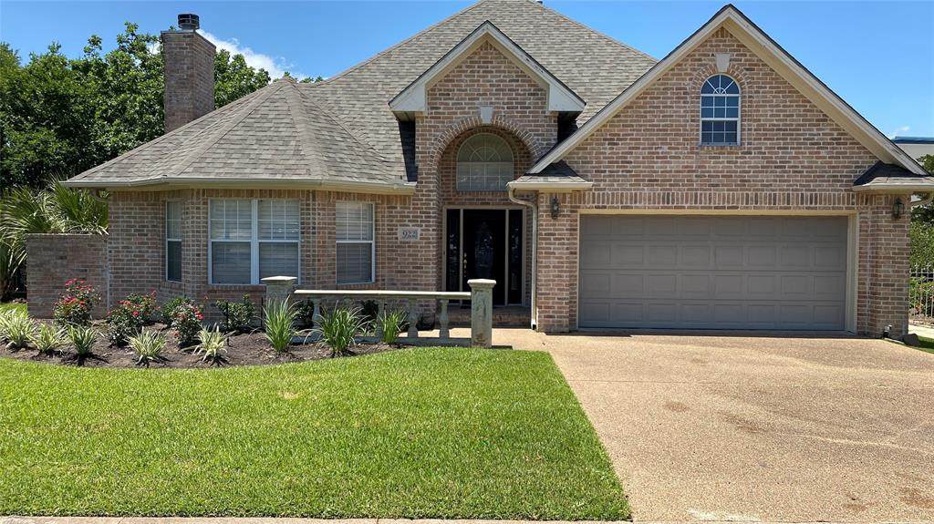 922 Grand Oak Circle - Photo 1