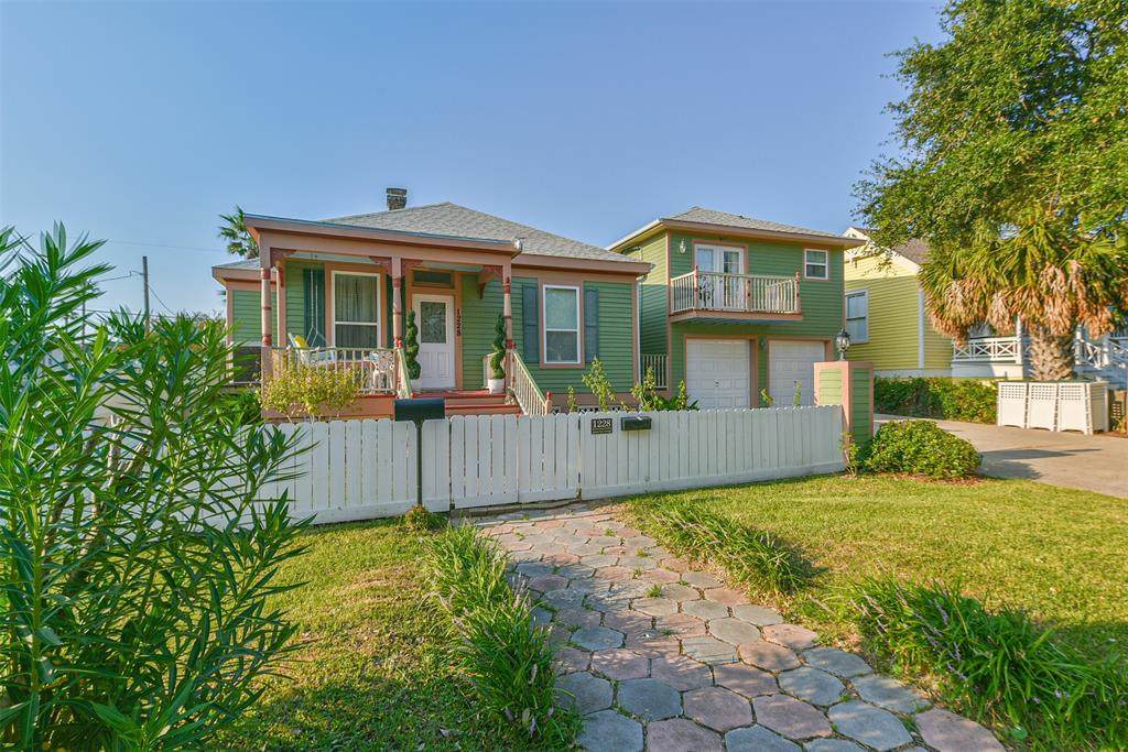 1228 Ave M 1/2 - Photo 1