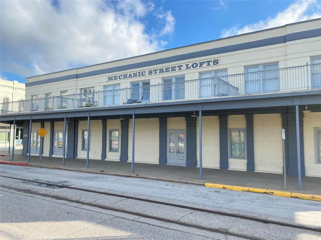 302 25th Street - Photo 1