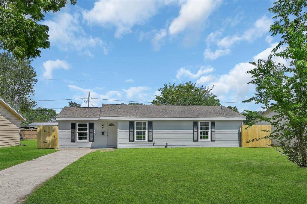 2121 Estate Dr - Photo 1