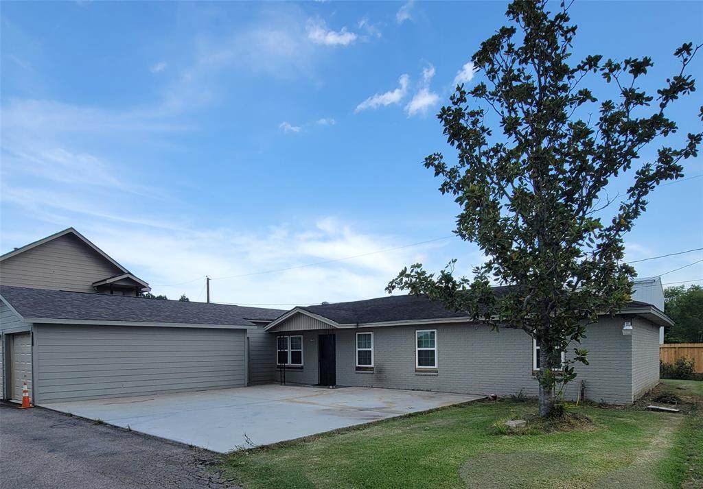 400 King Edwards Place - Photo 1