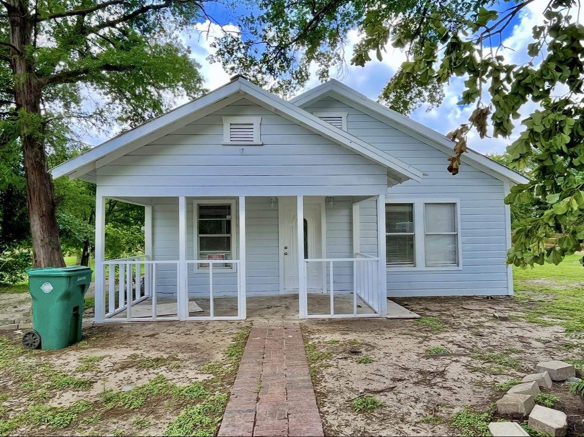 109 Tascott Street - Photo 1