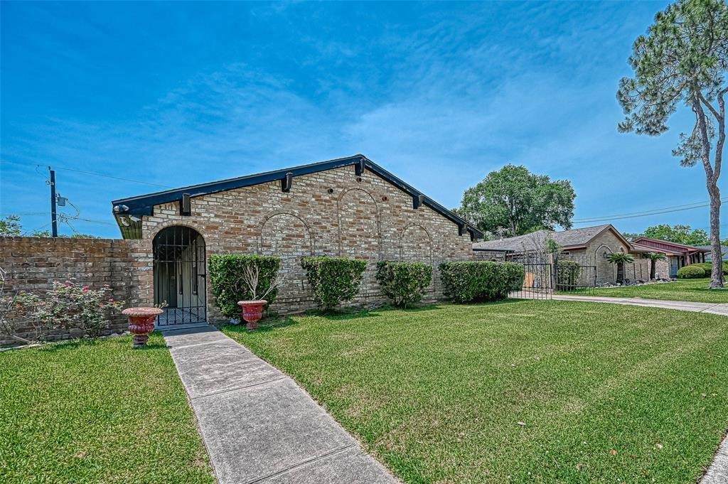 11714 Mclain Boulevard - Photo 1