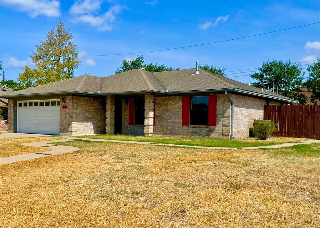 3600 Ravenwood Drive - Photo 1