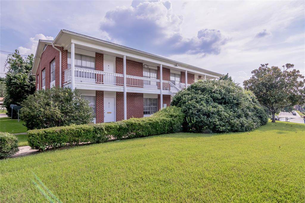 1917 20th Street - Photo 1