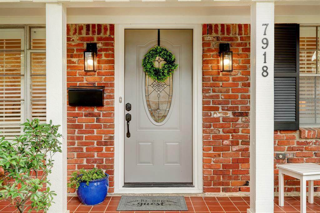 7918 Meadowvale Drive - Photo 1