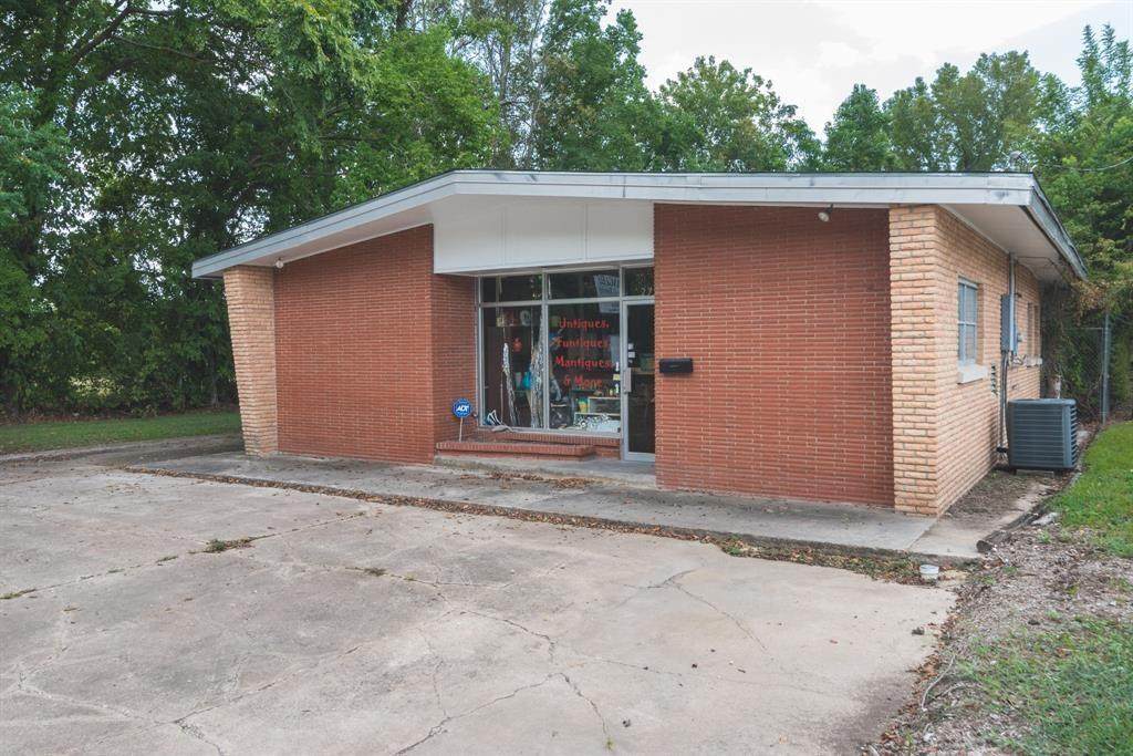 2722 Beaumont Avenue - Photo 1