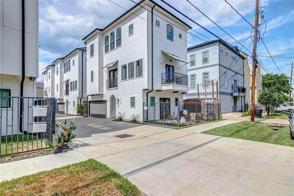 1035 24th Street - Photo 1