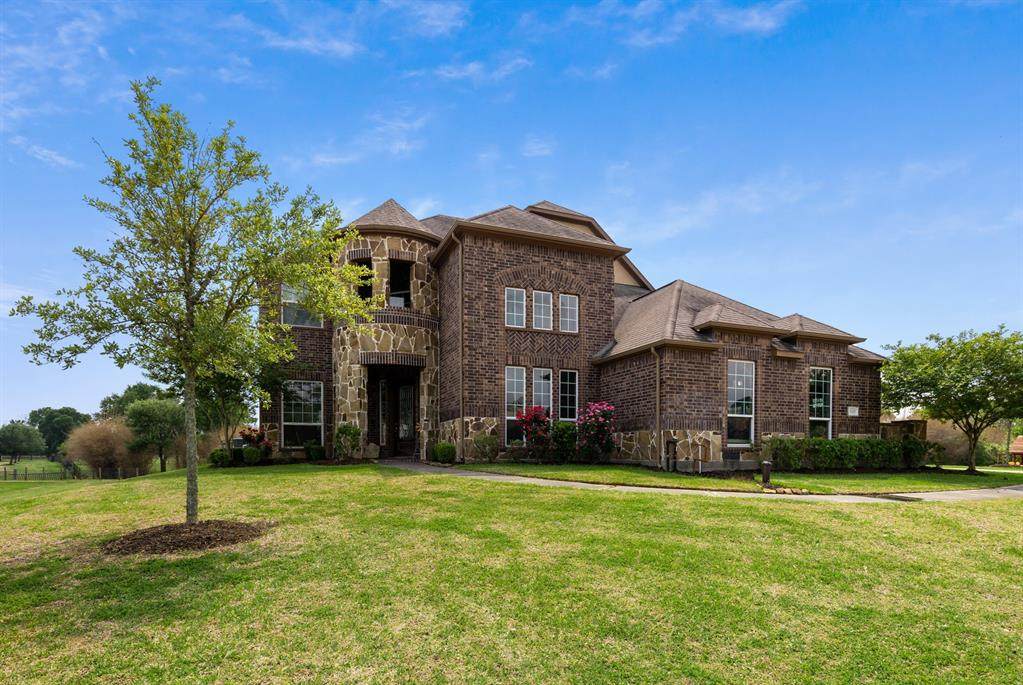 819 Leaning Oak Trail - Photo 1